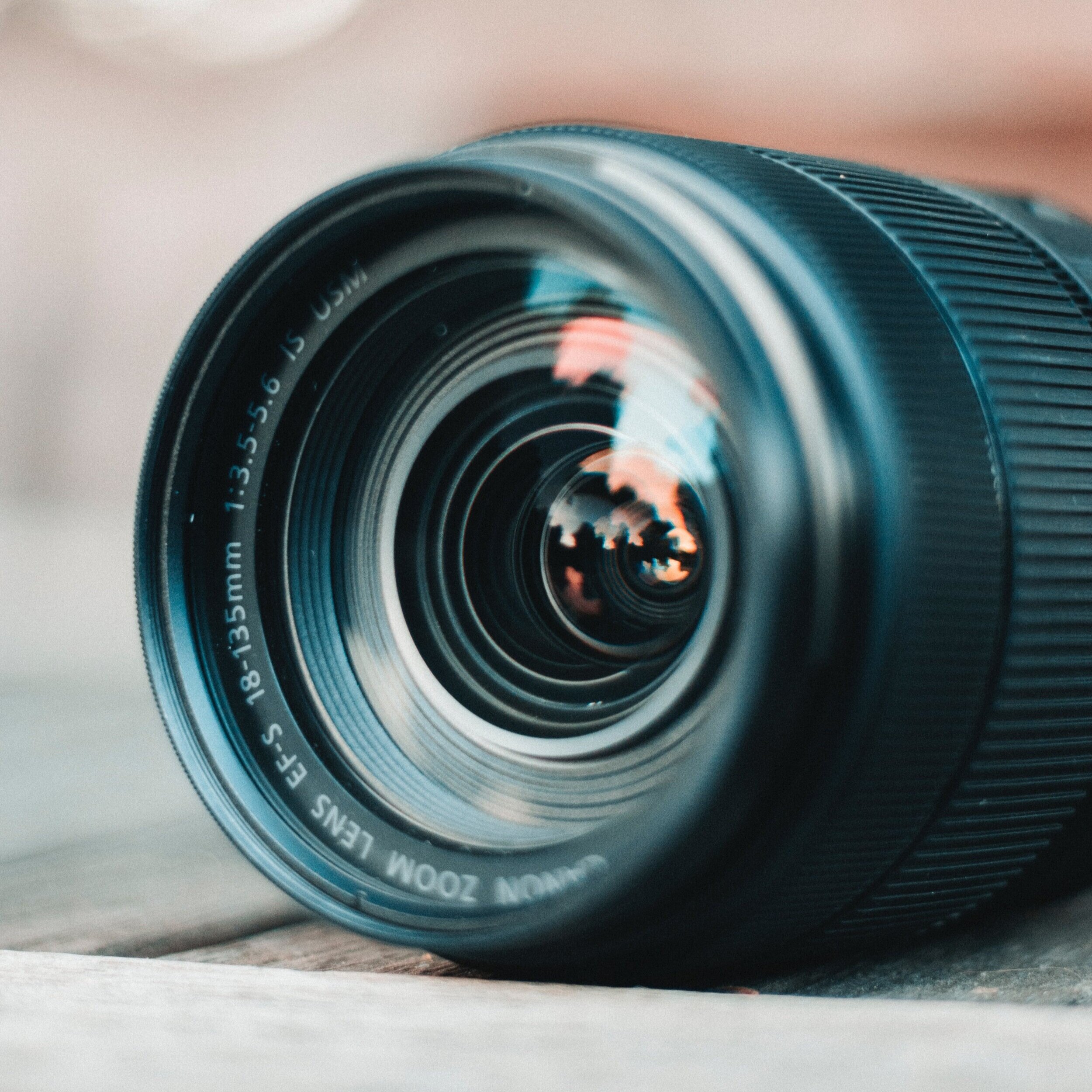 black-zoom-lens-2671957